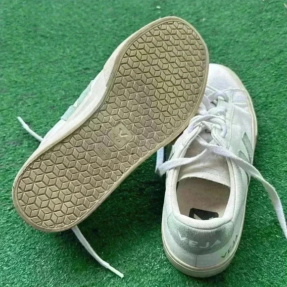 VEJA - Picture 7 of 7